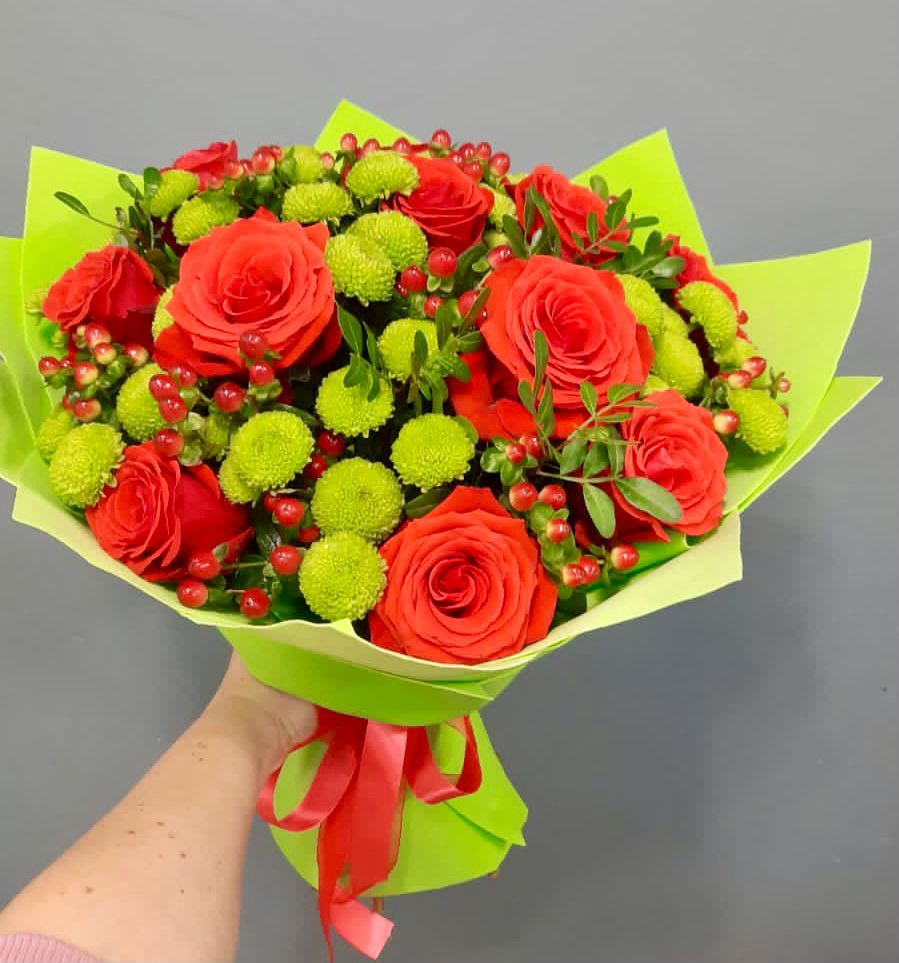 Букет цветов из: Хризантемы и Розы в Артемовском Свердловской области