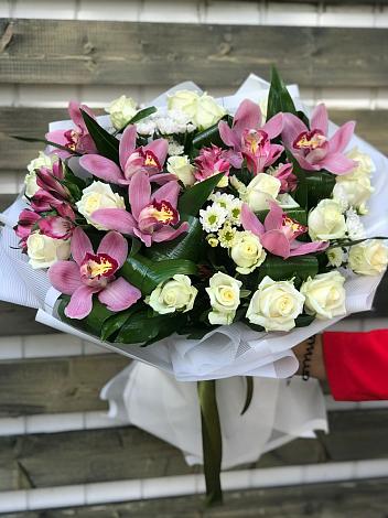 Букет цветов из: Розы и Хризантемы в Артемовском Свердловской области