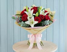 Букет цветов из:  Лилии и Розы в Артемовском Свердловской области