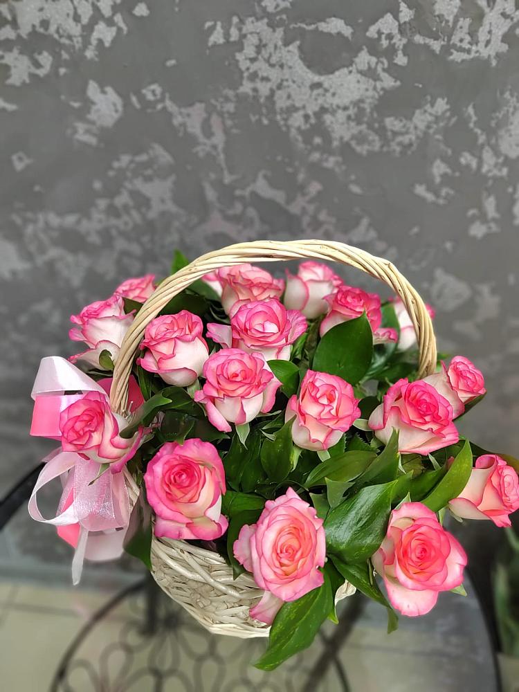 Цветочная композиция из Розы в корзине в Артемовском Свердловской области