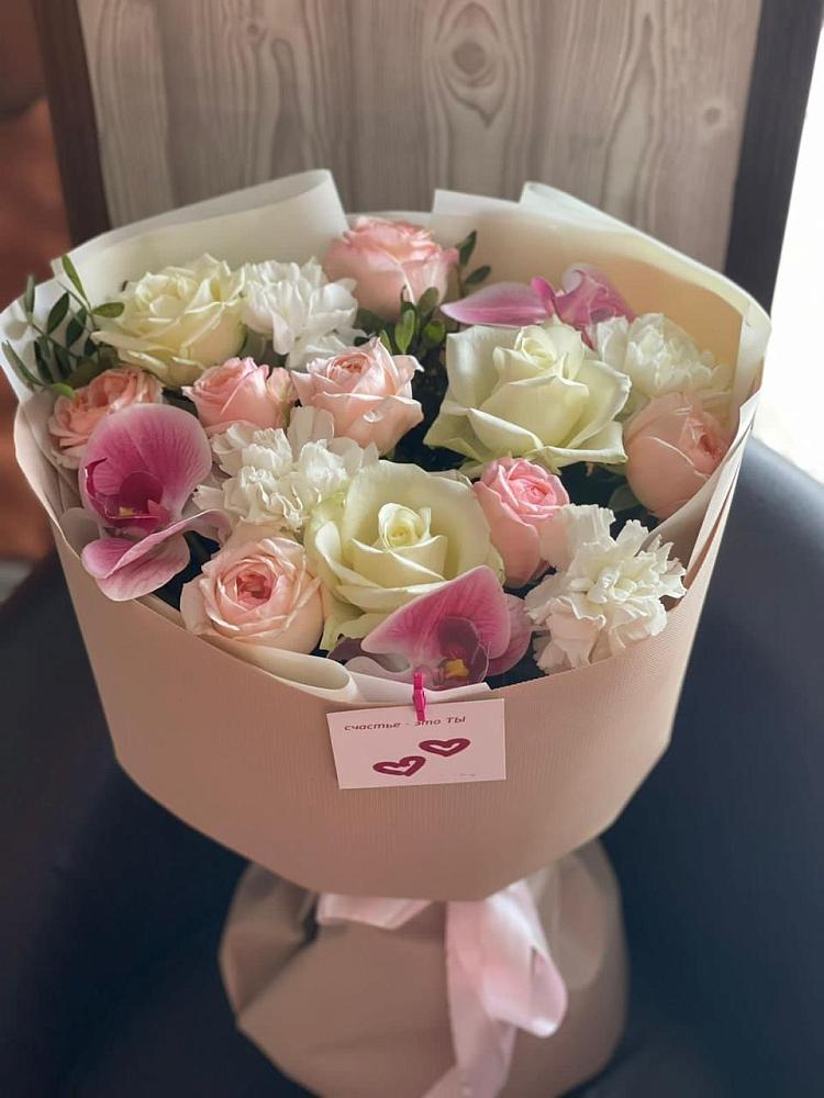 Букет цветов из: Орхидеи, Розы и Гвоздики в Артемовском Свердловской области