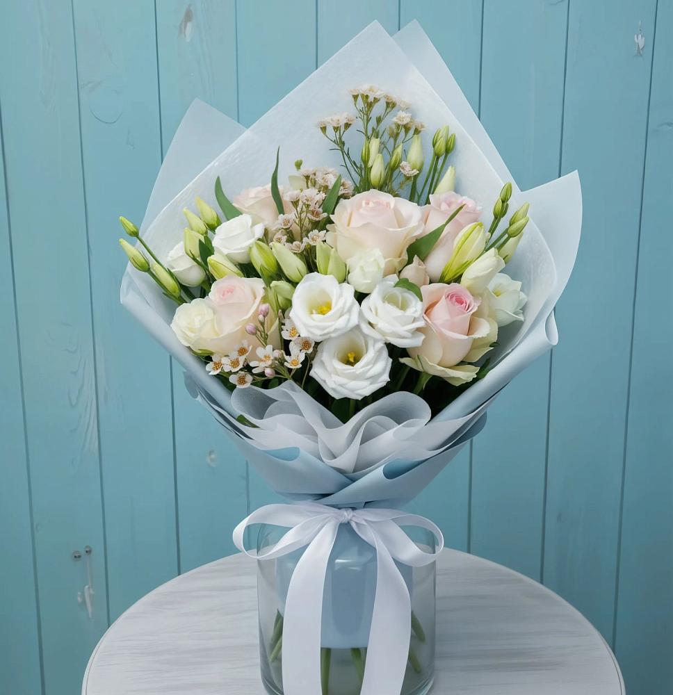 Букет цветов из: Розы и Лизиантусы в Артемовском Свердловской области