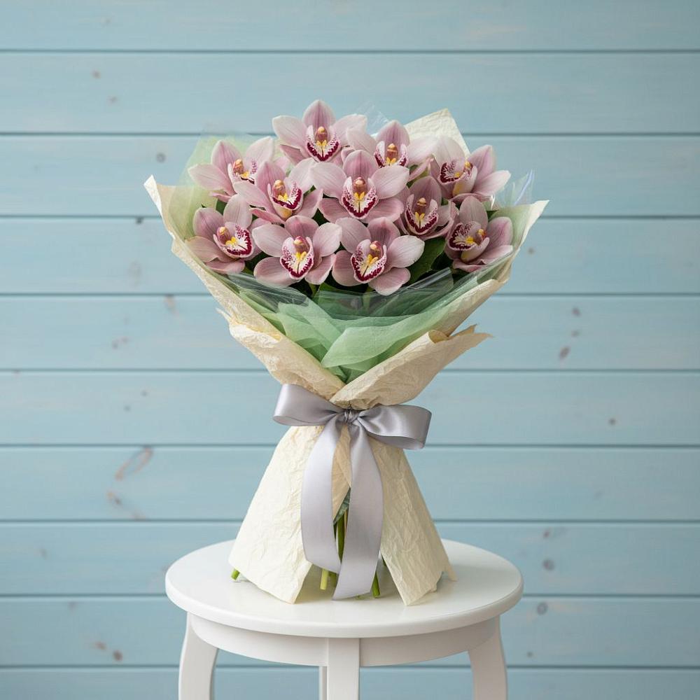 Букет цветов из: Орхидеи и Розы в Артемовском Свердловской области