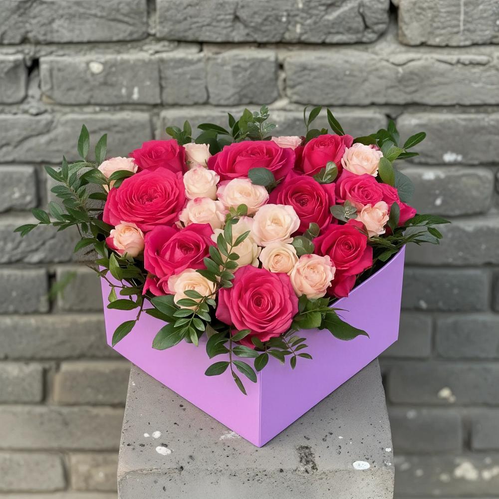 Цветочная композиция из Розы в коробке в Артемовском Свердловской области