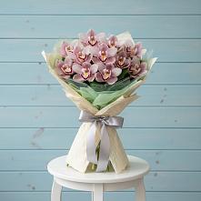 Букет цветов из:  Орхидеи и Розы в Артемовском Свердловской области