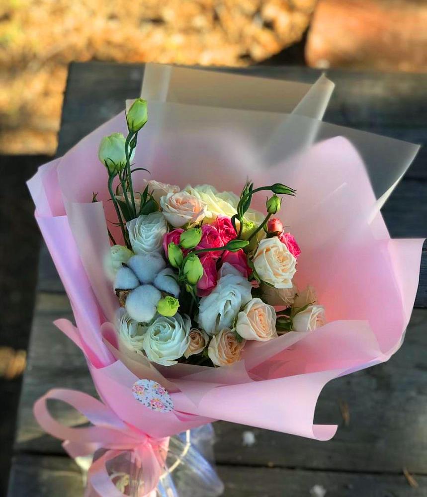 Букет цветов из: Розы и Лизиантусы в Артемовском Свердловской области