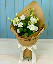 Букет цветов из:  Хризантемы и Лизиантусы в Артемовском Свердловской области