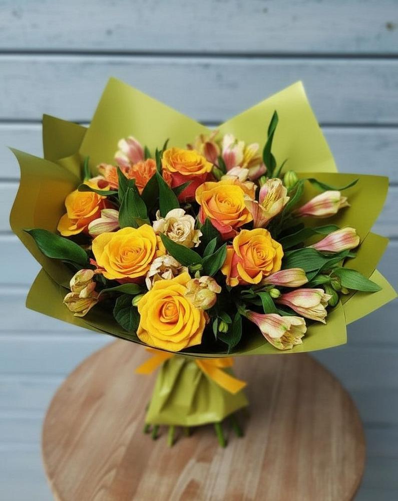 Букет цветов из: Альстромерии и Розы в Артемовском Свердловской области