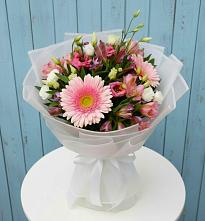 Букет цветов из:  Герберы, Альстромерии и Лизиантусы #REPLACE_PRED# Артемовском Свердловской области