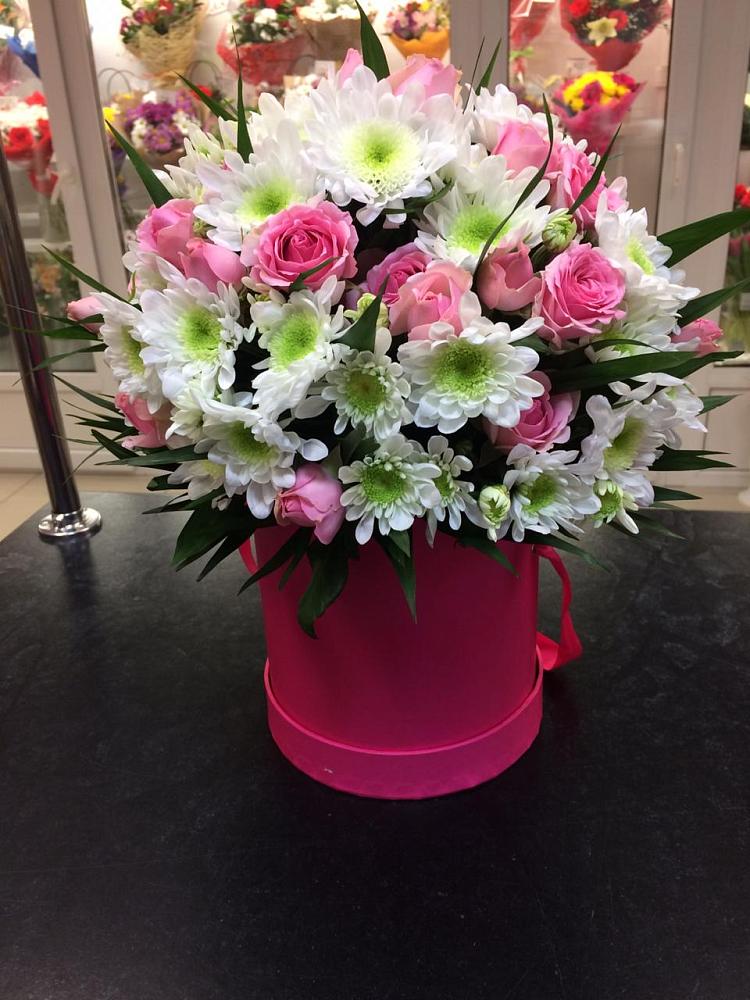 Цветочная композиция из Розы и Хризантемы в шляпной коробке в Артемовском Свердловской области