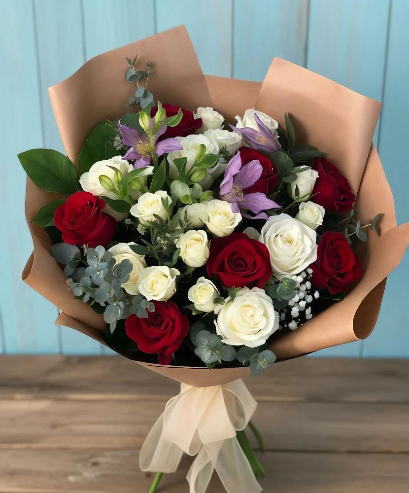 Букет цветов из: Розы и Альстромерии в Артемовском Свердловской области