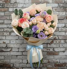 Букет цветов из:  Розы, Лизиантусы и Гвоздики в Артемовском Свердловской области